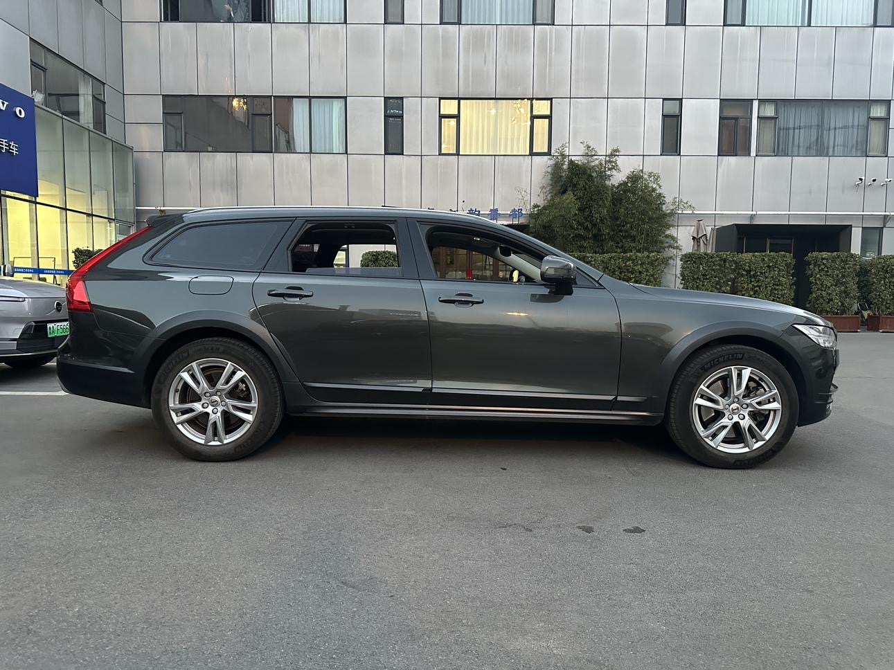 2017 Volvo V90 Cross Country T5 AWD Inscription