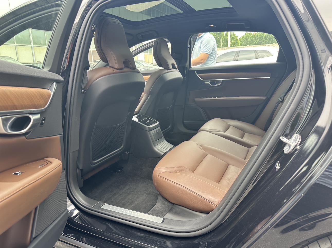 S90 MY2024 T8 Plug-in Hybrid 4WD Plus
