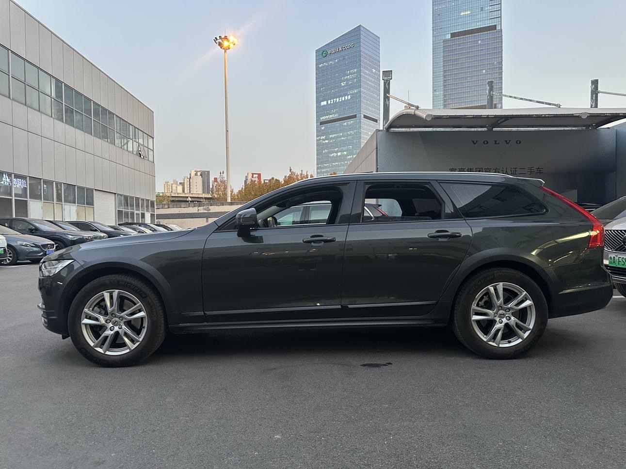 2017 Volvo V90 Cross Country T5 AWD Inscription