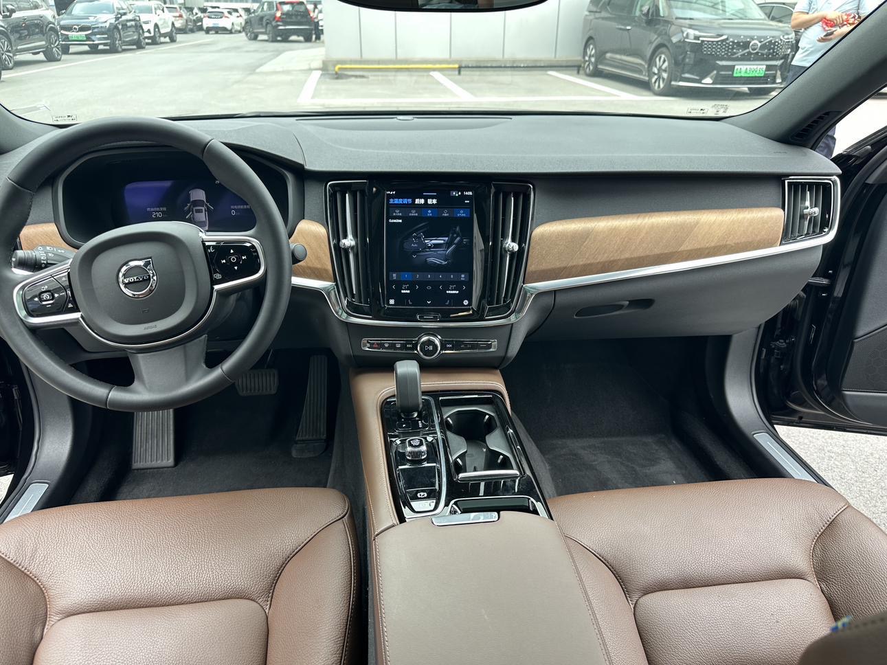 S90 MY2024 T8 Plug-in Hybrid 4WD Plus