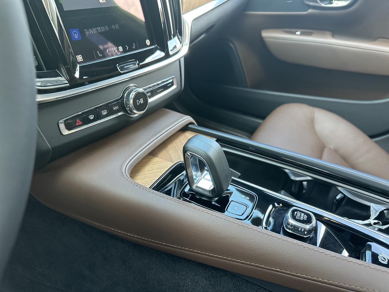 2024 Volvo S90 B5 Momentum