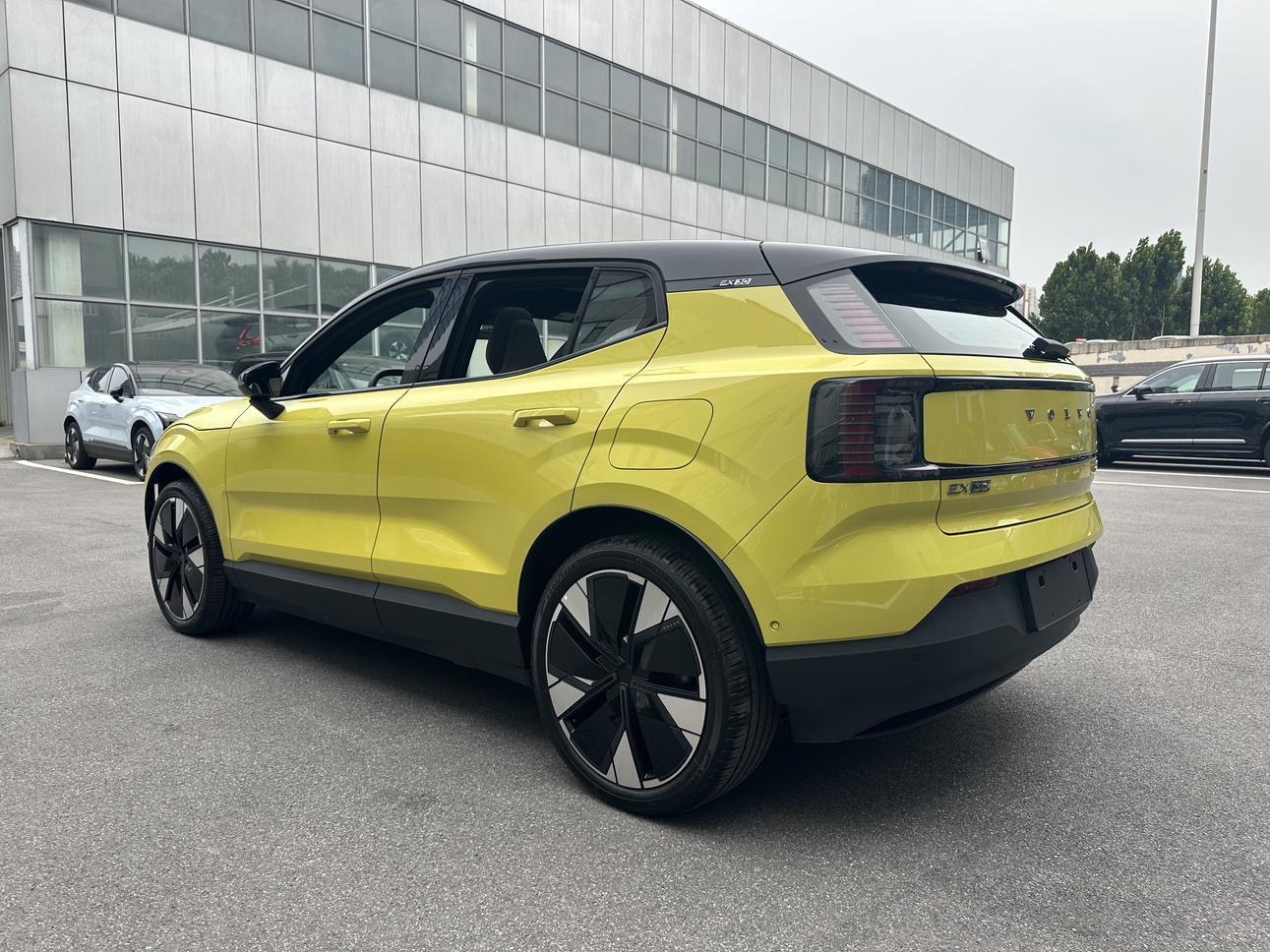 2025 Volvo EX30 Single Motor Long Range Ultra