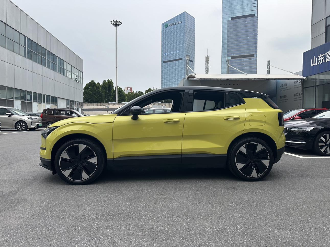 2025 Volvo EX30 Single Motor Long Range Ultra