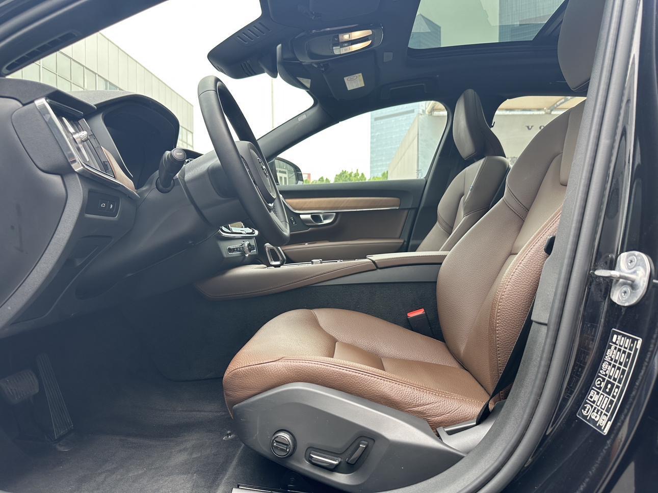 S90 MY2024 T8 Plug-in Hybrid 4WD Plus